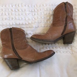 Frye Leslie Artisan Zip Ankle Bootie, taupe